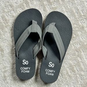 SO youth flip flops Sz 5Y
